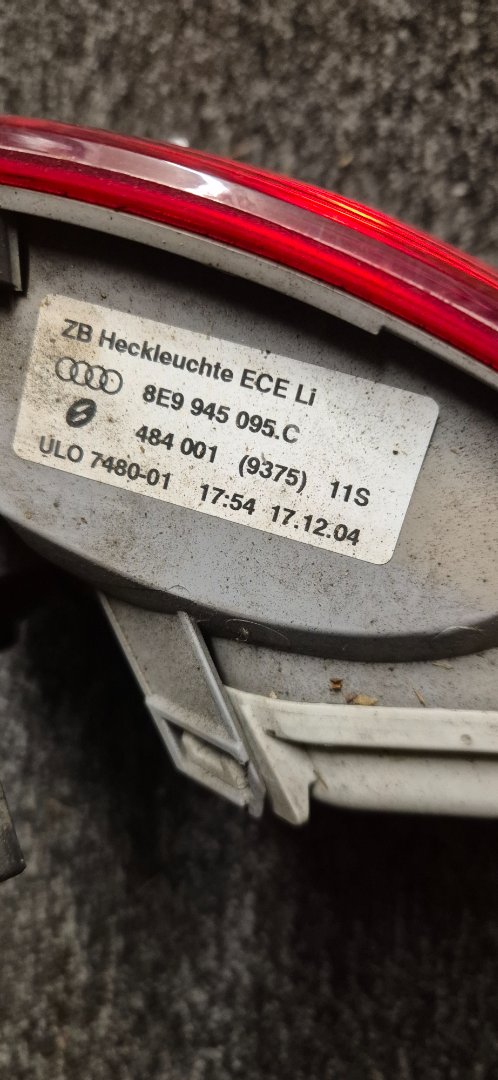 Audi A4 2003 - Baklykt venstre – bilde 3 av 3