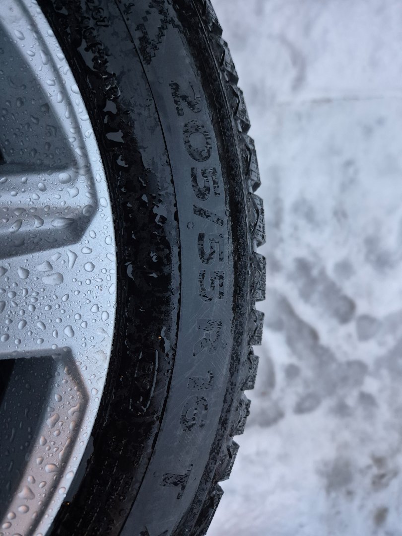 Toyota Corolla - Dekk – bilde 3 av 4