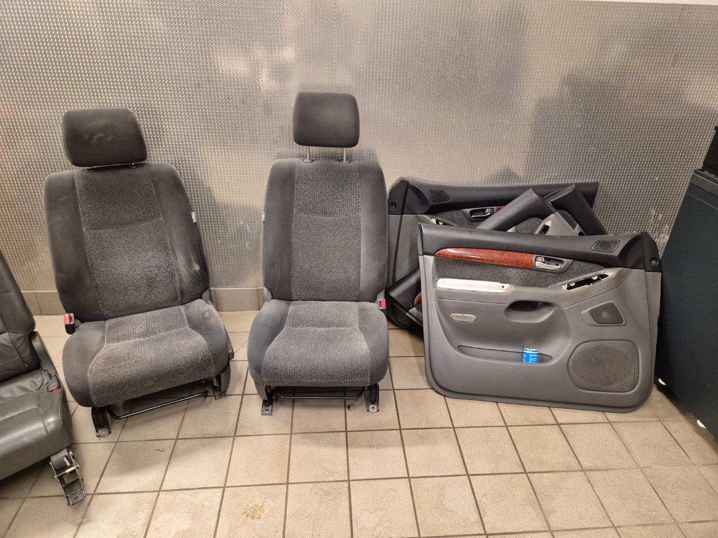 TOYOTA LAND CRUISER - Innredning komplett – bilde 1 av 3