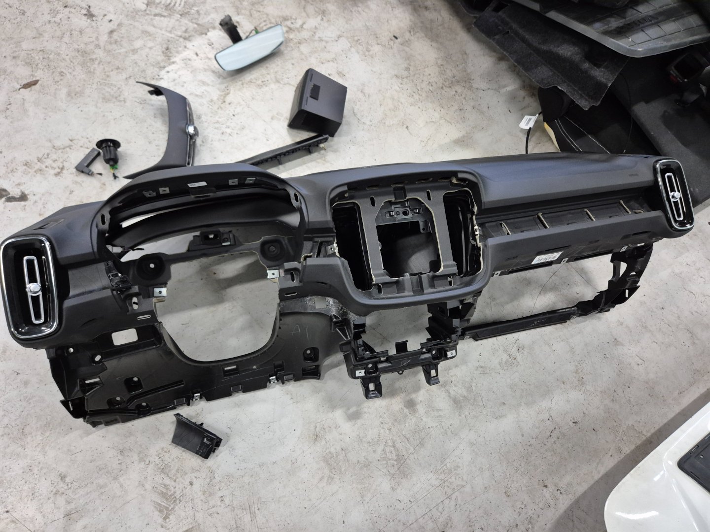 VOLVO XC40 - Dashbord – bilde 1 av 2