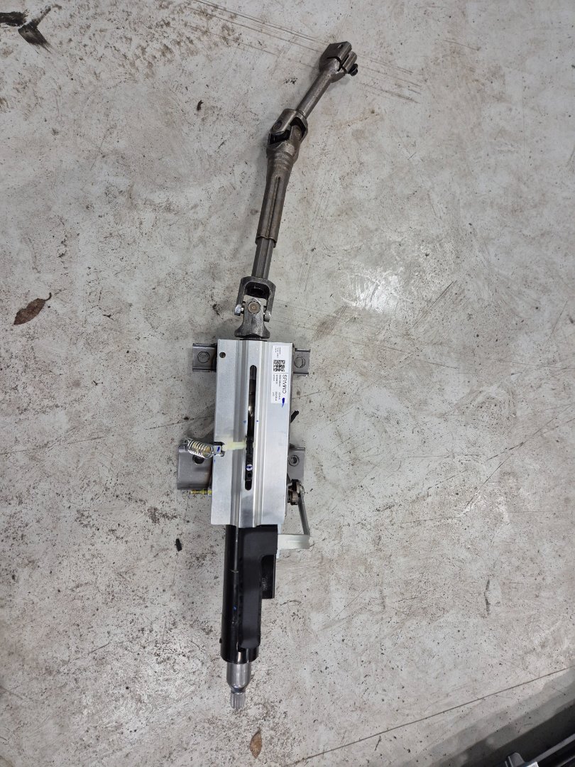 VOLVO XC40 - Rattaksel