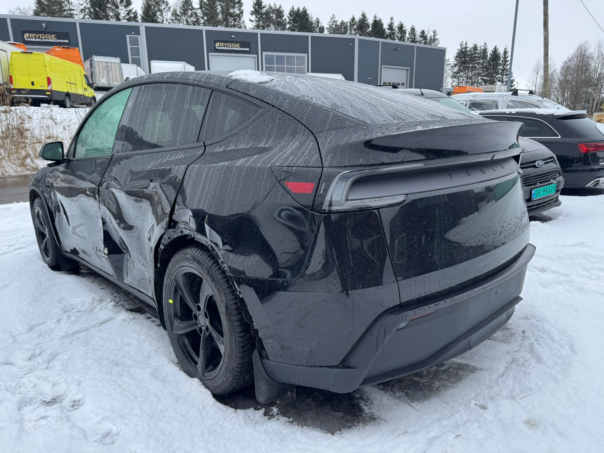 TESLA Model Y - Bakstilling komplett – bilde 4 av 6