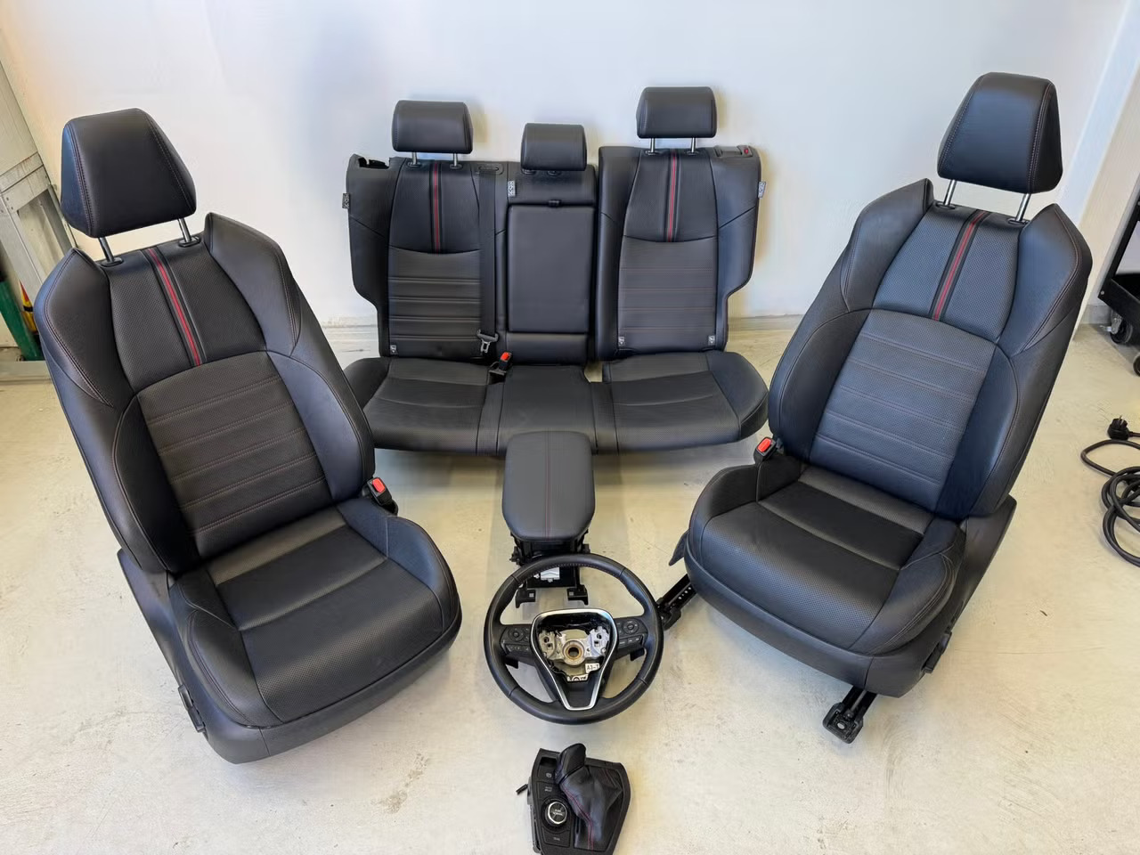 Toyota RAV4 - Innredning komplett