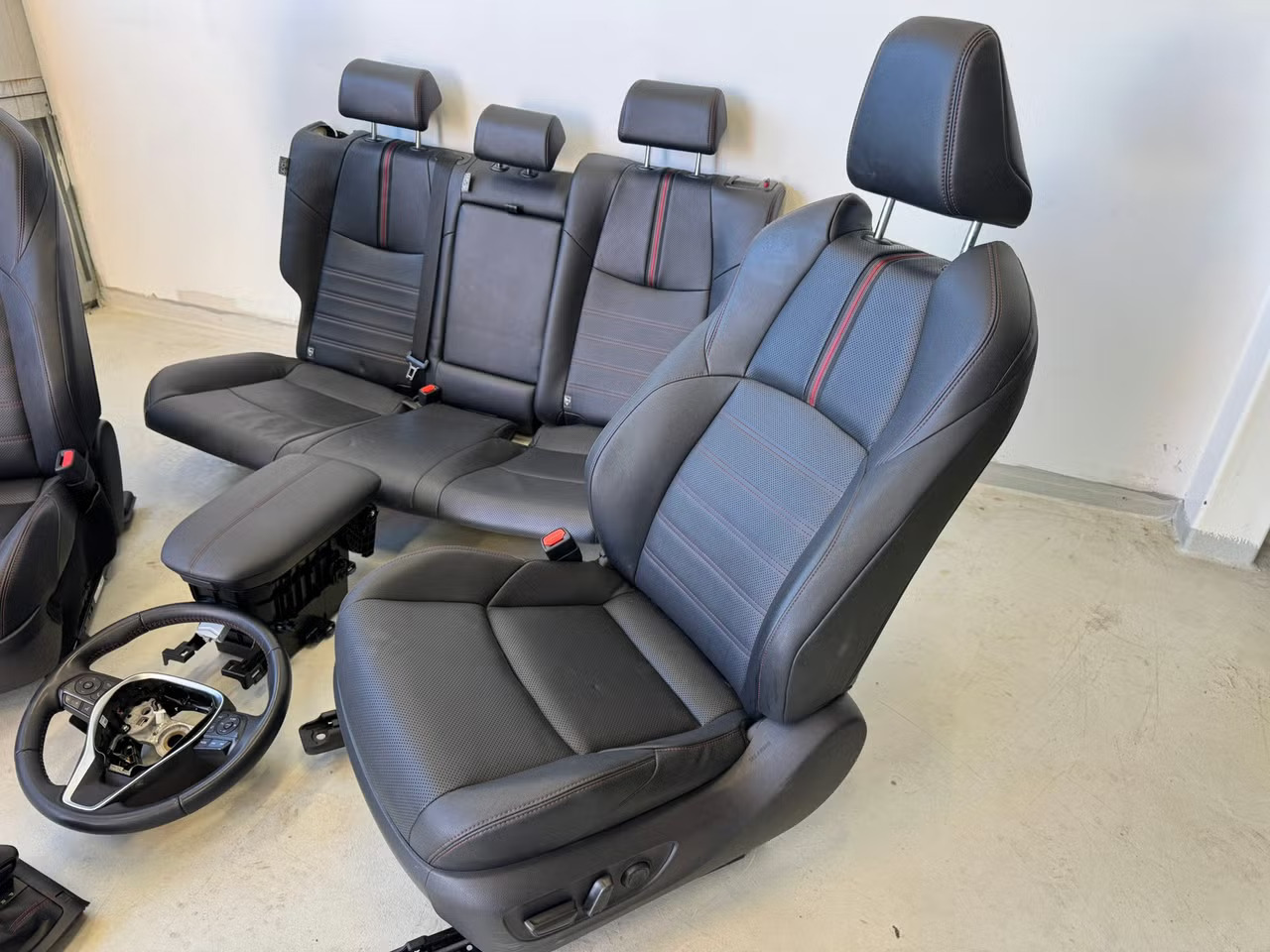 Toyota RAV4 - Innredning komplett – bilde 2 av 7