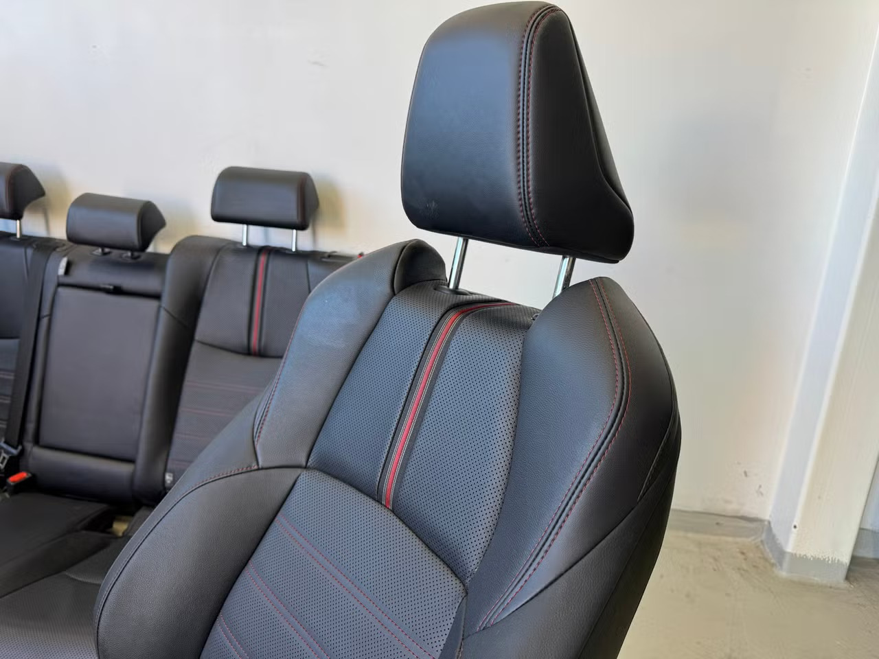 Toyota RAV4 - Innredning komplett – bilde 4 av 7