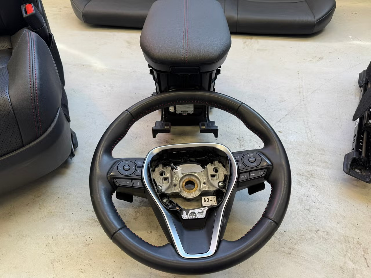 Toyota RAV4 - Innredning komplett – bilde 6 av 7