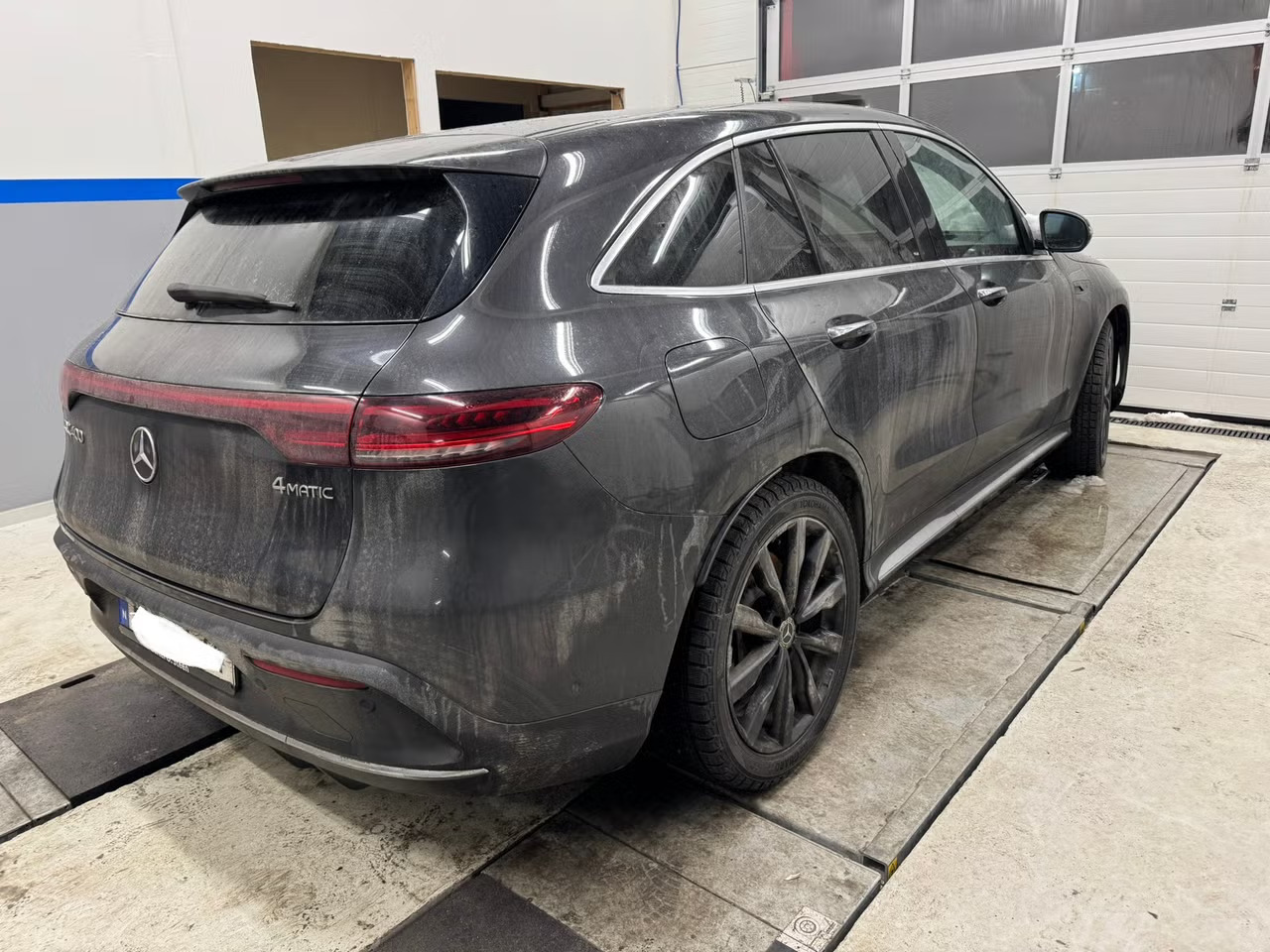 Delebil: MERCEDES-BENZ EQC 400 4MATIC 2021 – bilde 8 av 9