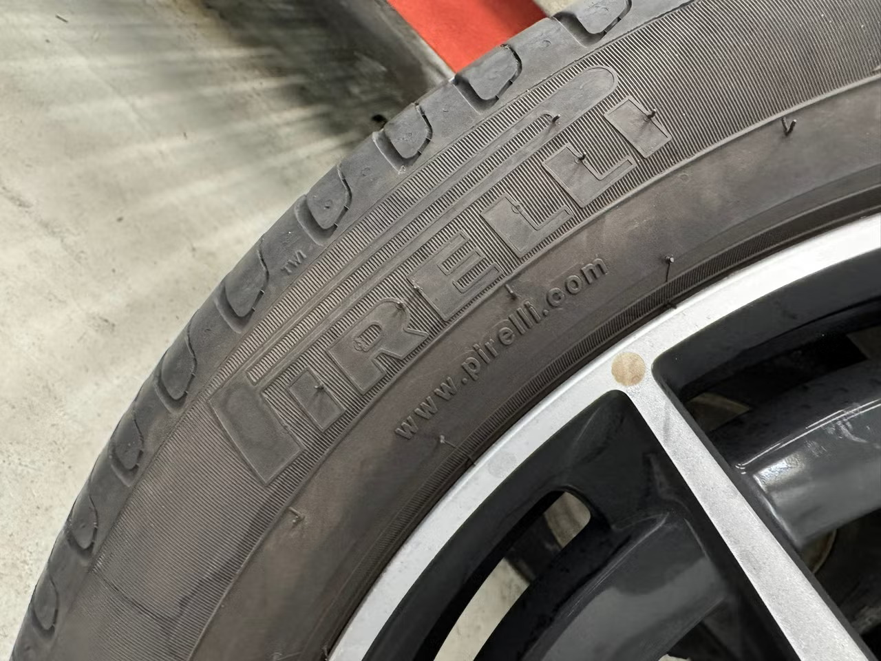 MERCEDES-BENZ EQC 400 4MATIC - Hjulsett – bilde 3 av 5