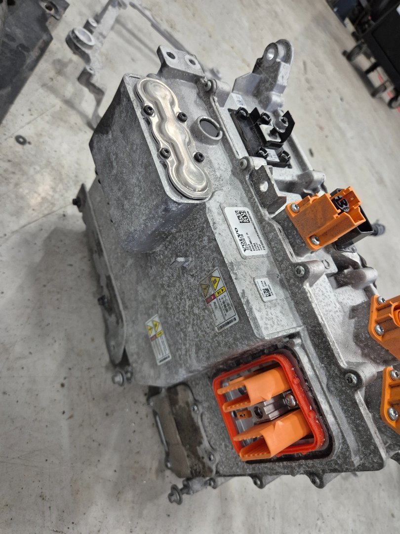 VOLVO XC40 - Inverter elbil/hybrid – bilde 1 av 3