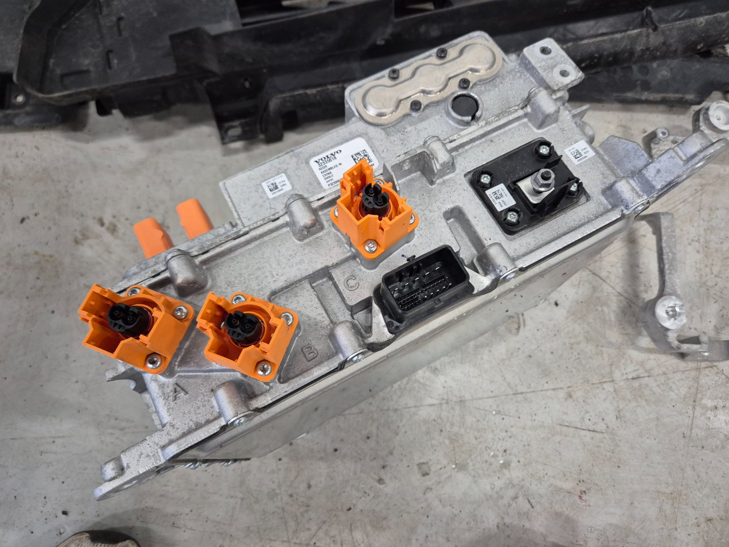 VOLVO XC40 - Inverter elbil/hybrid – bilde 2 av 3